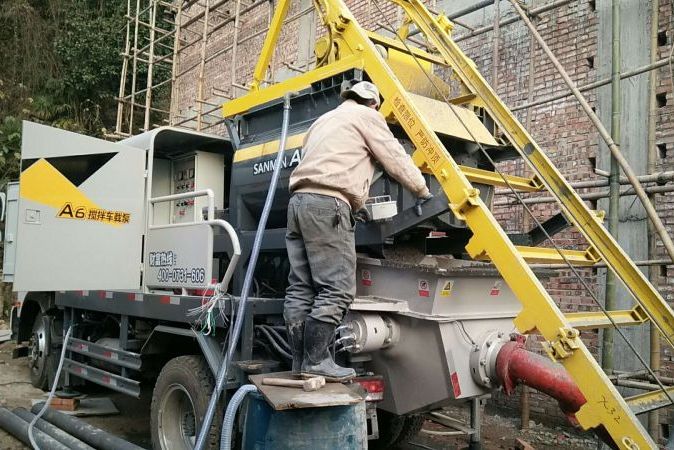 三民重科攪拌車載泵，“中彩路”建設(shè)的神秘武器