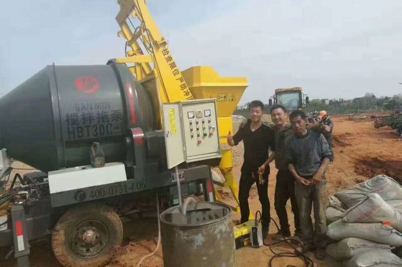車載式強(qiáng)制攪拌拖泵，青島市“海綿”蓄水池施工建設(shè)